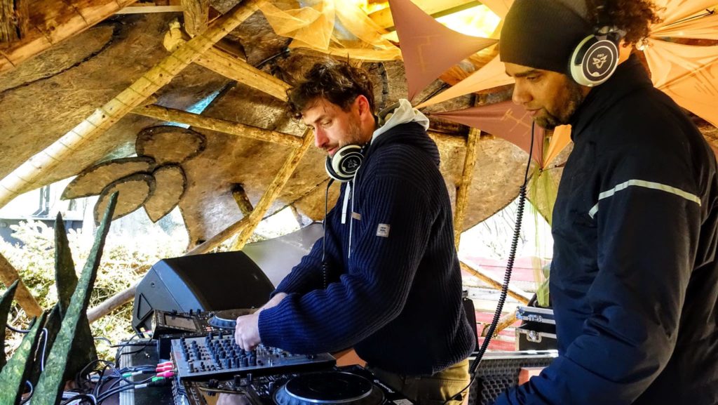 ChillinBerlin    playing    at    Midnight    Sun    Festival    on    the    Lofoten    island    Værøy,    2016